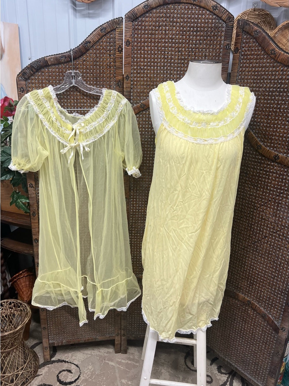 Vintage nightgown robe yellow medium grandma core retro